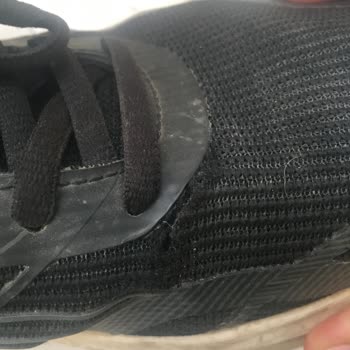 Reebok Ayakkabısının Üst Kısmı Kısa Sürede Yırtıldı, Mağaza Çözüm Sunmadı