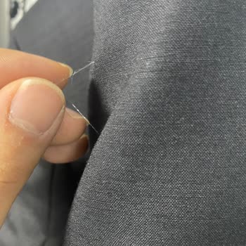 Yüksek Fiyatlı Takım Elbiselerde Sökülme, Pamuklanma Ve Renk Atma