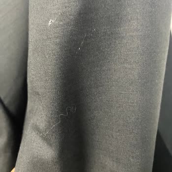 Yüksek Fiyatlı Takım Elbiselerde Sökülme, Pamuklanma Ve Renk Atma