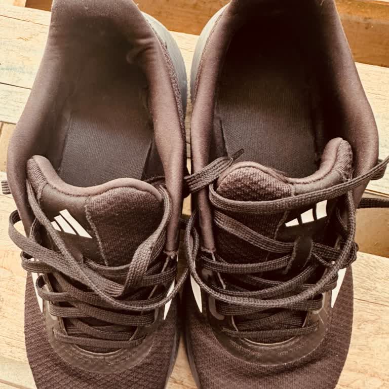 Adidas Ayakkabısında Kısa Sürede Sökülme Ve Yırtık Sorunu