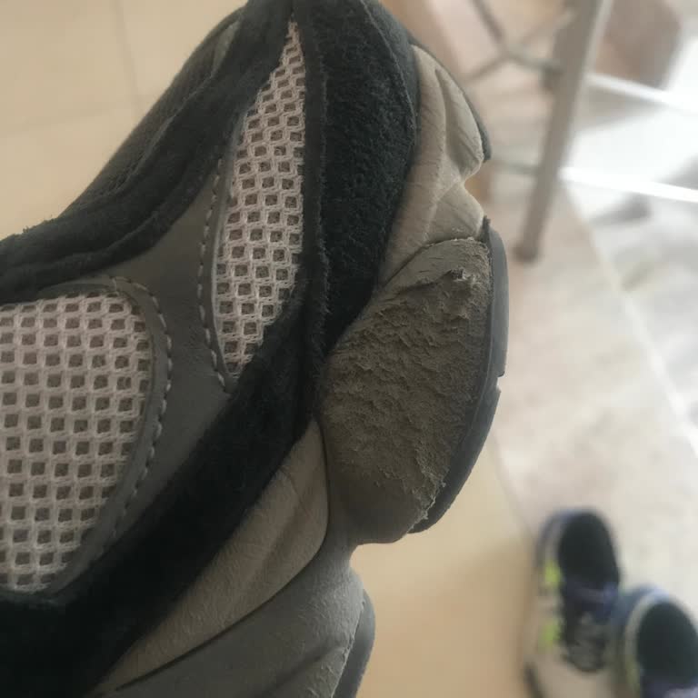 New Balance 9060 Model Ayakkabının 19 Günde Çürümesi Ve Fiş Kayıp Nedeniyle Yardımcı Olamamaları