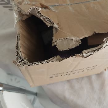 Hepsiburada'dan Gelen Çilek Drajesi Paket Yırtık, Bayat Ve Eksik