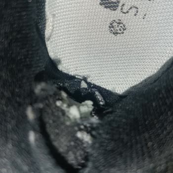 Milas FLO Mağazasında Ayakkabının Bir Ayda Yırtılması Ve İade Reddi