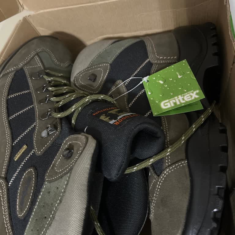 Yanlış Renkli Bot Ve Kargo Dağıtımındaki Aksaklık