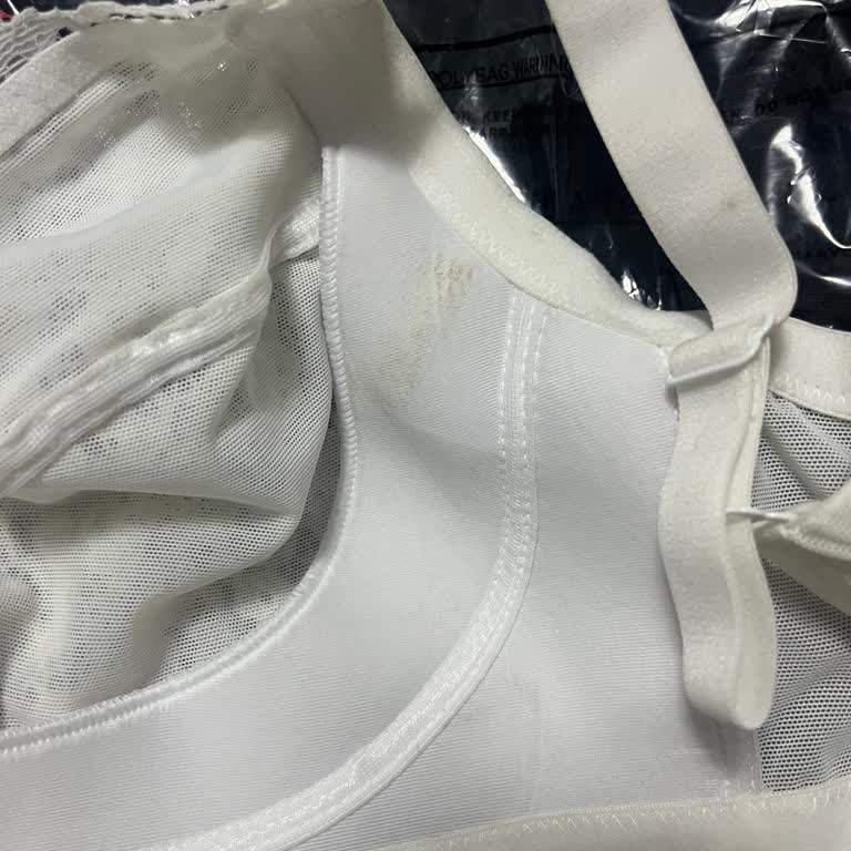 Hijyenik Olmayan Sütyen Gönderimi Ve Değişim Talebi