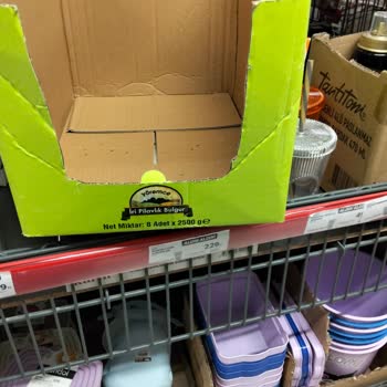 A101 Mağazasında Hijyen İhlali: Çöplerden Toplanan Ekmek Ve Fare Pislikleri