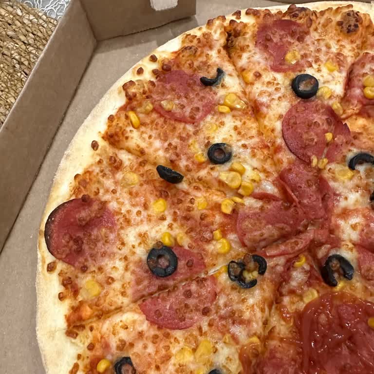 Büyük Boy Pizza Malzeme Eksikliği Ve İade Talebi