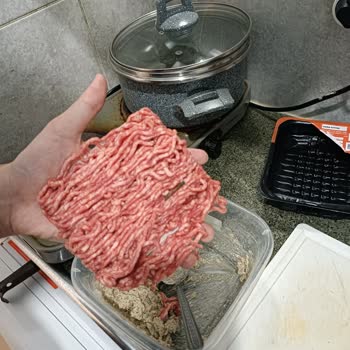 Migros'tan Gelen Dana Kıyma İçinde Paslı Demir Parçası Bulunması