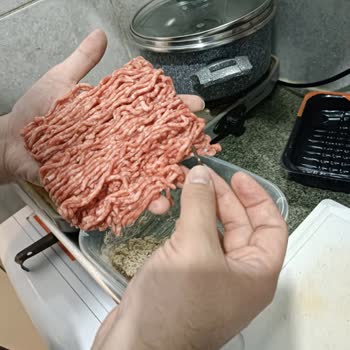 Migros'tan Gelen Dana Kıyma İçinde Paslı Demir Parçası Bulunması