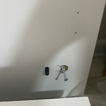 Teslim Edilen Gardırop Kurulumda Dağılmaya Başladı, Parça Ve Vida Talebi