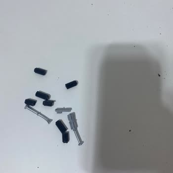 Teslim Edilen Gardırop Kurulumda Dağılmaya Başladı, Parça Ve Vida Talebi