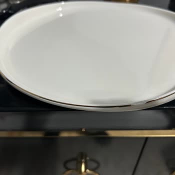 Kırık Yemek Takımı Ve Cevapsız Mağaza İletişimi