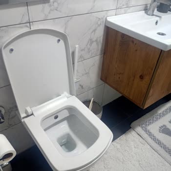 Kale Marka Klozet Kapağı Menteşesi Paslanıp Kırıldı, Yedek Parça Bulunamıyor