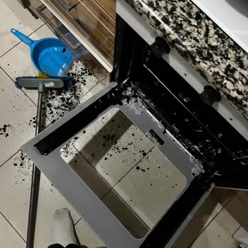 Şemikler Yetkili Servisi Garanti Dışı Cam Değişikliği Nedeniyle Fan Ücretini Talep Ediyor