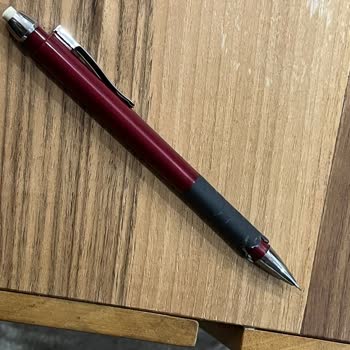 Faber-Castell Apollo Kaleminin Tutma Yerindeki Plastik Parça Soyuluyor Ve Parça Temini Reddedildi