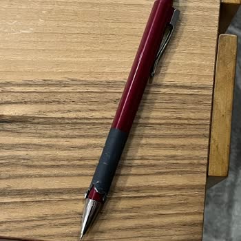 Faber-Castell Apollo Kaleminin Tutma Yerindeki Plastik Parça Soyuluyor Ve Parça Temini Reddedildi