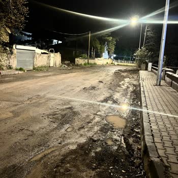 Hocabey Mahallesi 1052-1053 Sokaklarda Asfalt Yokluğu Yağmurda Çamur Ve Geçiş Zorluğu