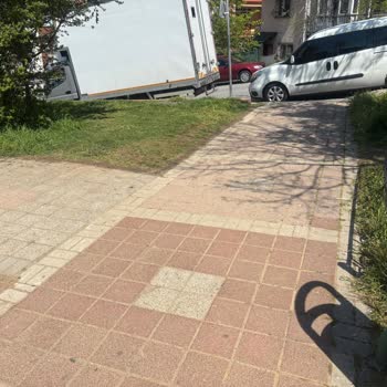 Zümrütevler Merkez Camii Parkında Güvenli Giriş Kapısı Ve Ek Salıncak Talebi