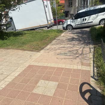Zümrütevler Merkez Camii Parkında Güvenli Giriş Kapısı Ve Ek Salıncak Talebi