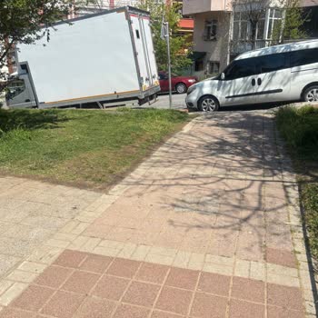 Zümrütevler Merkez Camii Parkında Güvenli Giriş Kapısı Ve Ek Salıncak Talebi