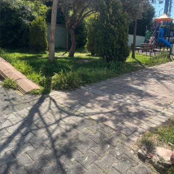 Zümrütevler Merkez Camii Parkında Güvenli Giriş Kapısı Ve Ek Salıncak Talebi