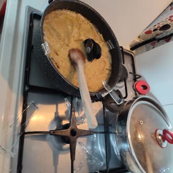 Karnıyarık Tenceresi Patlaması Mutfakta Ciddi Yaralanmalara Neden Oldu