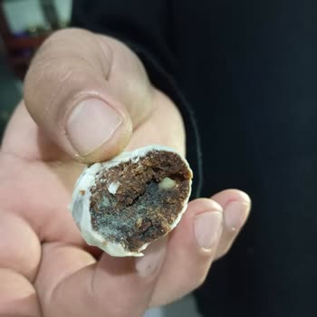 Yakamoz Pastanesinde Küflü Truf Satışı Çocuğumun Sağlığını Tehdit Ediyor