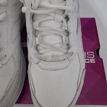Skechers Ayakkabısında Teklerinde Farklı Delikler Ve Değişim Reddedildi