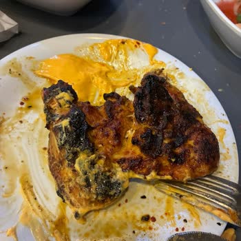 Yanmış Tavuk Ve Uzun Bekleme Süresi Şikayetimiz