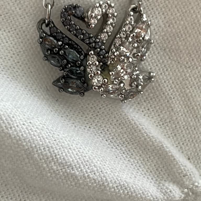 Swarovski Kuğu Kolyesinde Taş Düşmesi Ve Müşteri Hizmetlerinden Yanıt Alamama