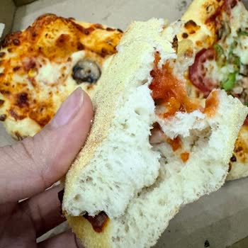 Yanlış Ve Çiğ Pizzalar İçin Müşteri Hizmetleri Çözüm Sunmadı