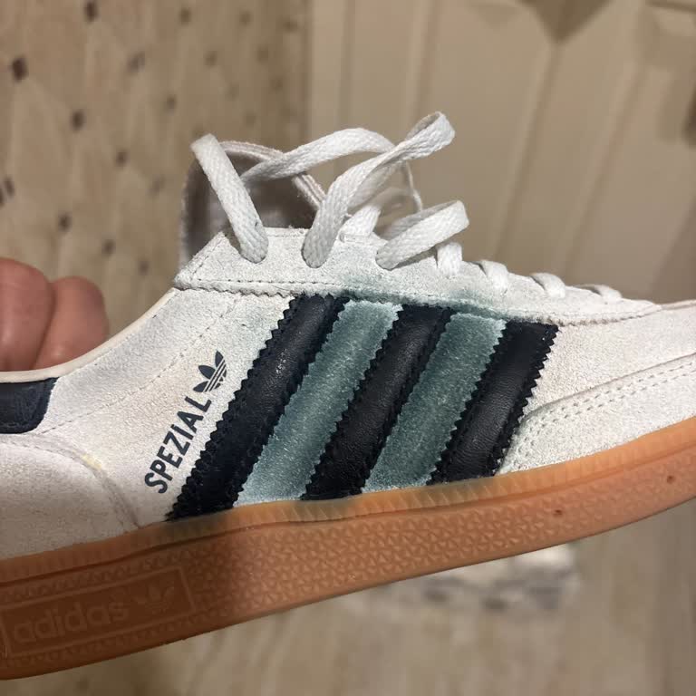 Adidas Ayakkabım Bir Hafta Sonra Renk Atmasıyla Hayal Kırıklığı Yaşattı