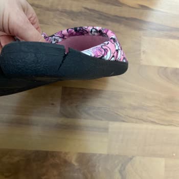 Migros’ta Alınan Gezer Terliğin Tabanı Bir Ayda Patladı, Değişim Talebi