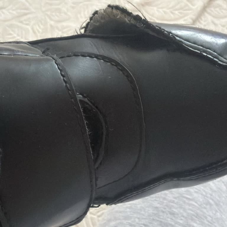 FLO Mağazasında Çocuk Botu Üst Dikişi Bozuk, Kayıt Açılmaması