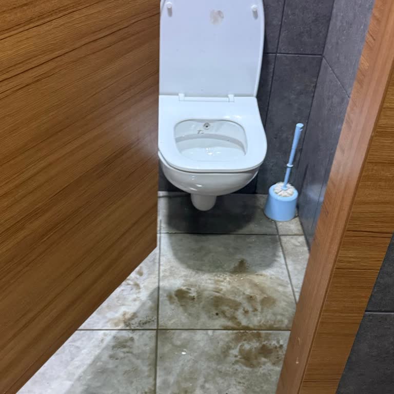 Tuzla Aydınlı’da Class Petrol İstasyonunda Kirli Ve Kokulu Tuvalet