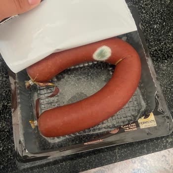 Küflü Sucuk Satın Alındı: BİM Ve Beşler Markasına Güven Sarsıldı