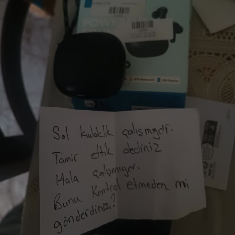 Hepsiburada'da Bozuk Kulaklık Serviste Tamir Edilmeden Geri Dönüyor