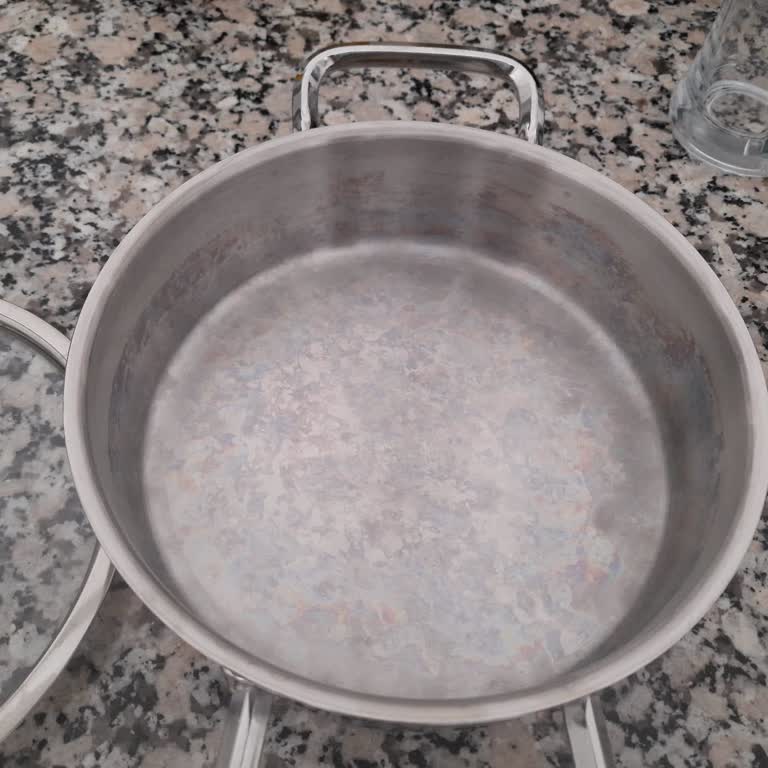 Aryıldız Ayıplı Tencere Takımı Kısa Sürede Alt Kısımda Lekeler Ve Deformasyon
