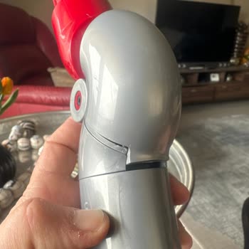 Dyson V15 Aparatının Kilit Mekanizması Arızası Ve Tekrarlanan Değişim Talebi