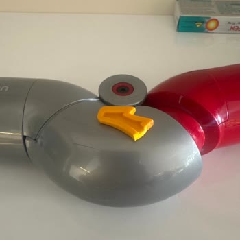 Dyson V15 Aparatının Kilit Mekanizması Arızası Ve Tekrarlanan Değişim Talebi