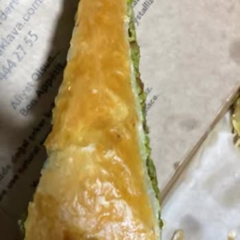 Tatlıcı Şirin'in Bayat Baklava Ve Kadayıflı Sarmaları İçin 369 TL İade Talebi