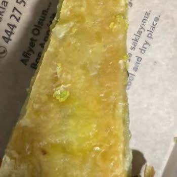 Tatlıcı Şirin'in Bayat Baklava Ve Kadayıflı Sarmaları İçin 369 TL İade Talebi