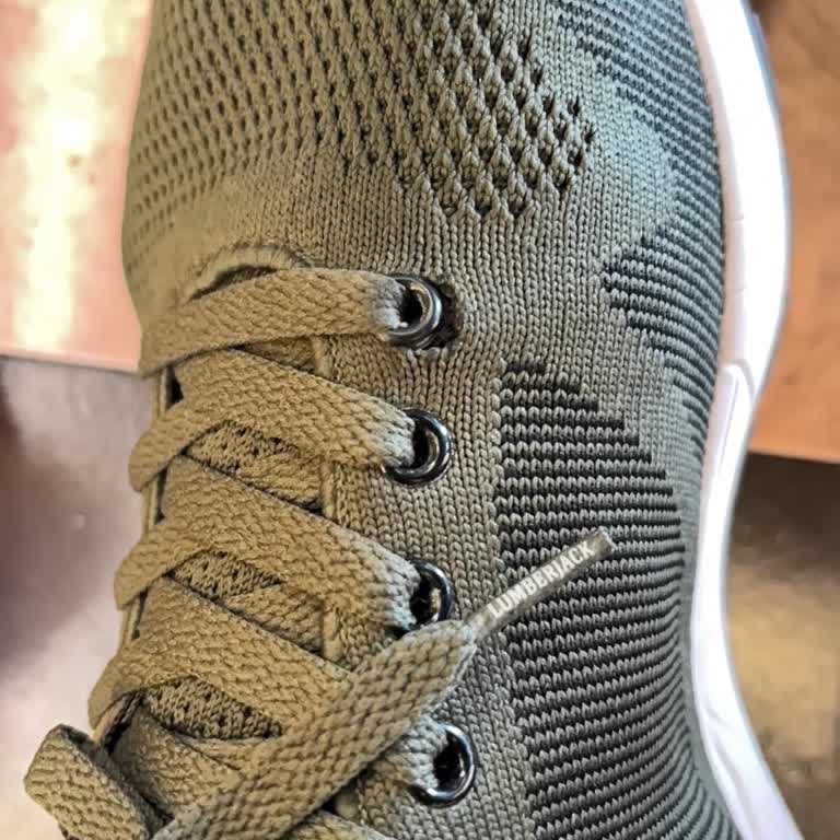 Kısa Sürede Açılan Ve Deforme Olan Bağcıklarıyla Spor Ayakkabı Değişim Talebi