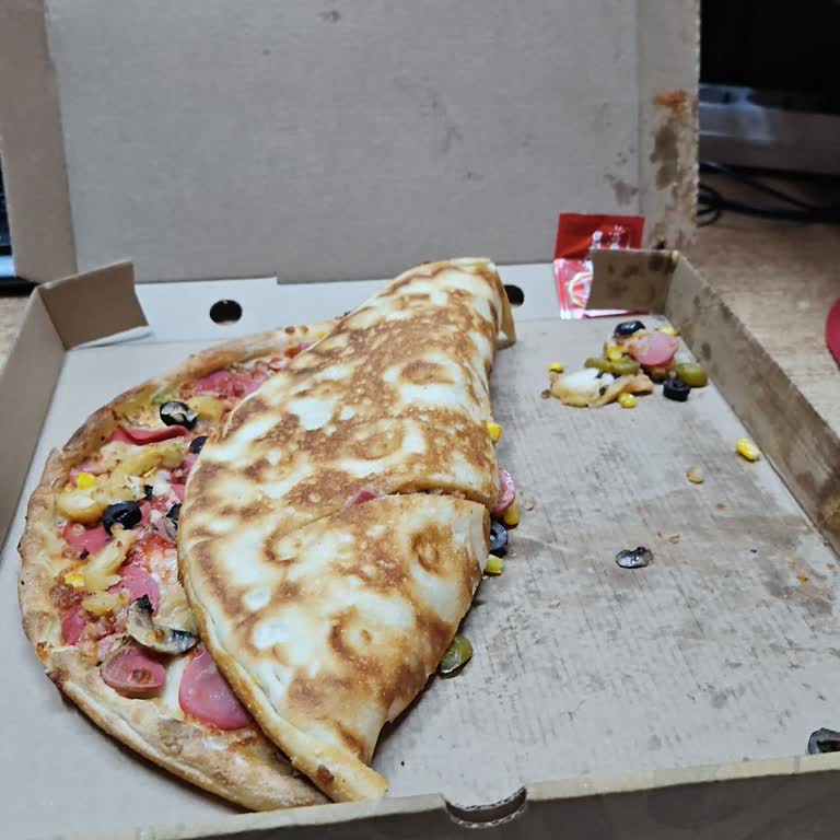 Katlanmış Ve Deforme Pizza Teslimatı Şikayetim