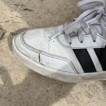 Adidas Ayakkabıda Kısa Sürede Açılan Yanlar Ve Değişim Reddi