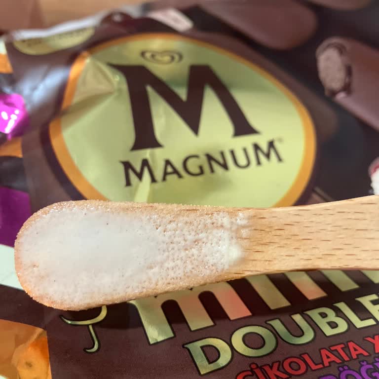 Magnum Dondurmasındaki Pütürlü Beyaz Doku Şok Market'te Hijyen Ve Tat Sorunu Yarattı