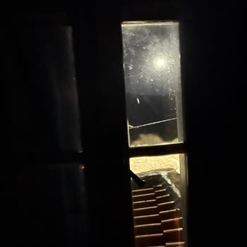 UEDAŞ Elektrik Direğinin Aşırı Aydınlatması Ve Göz Kaması