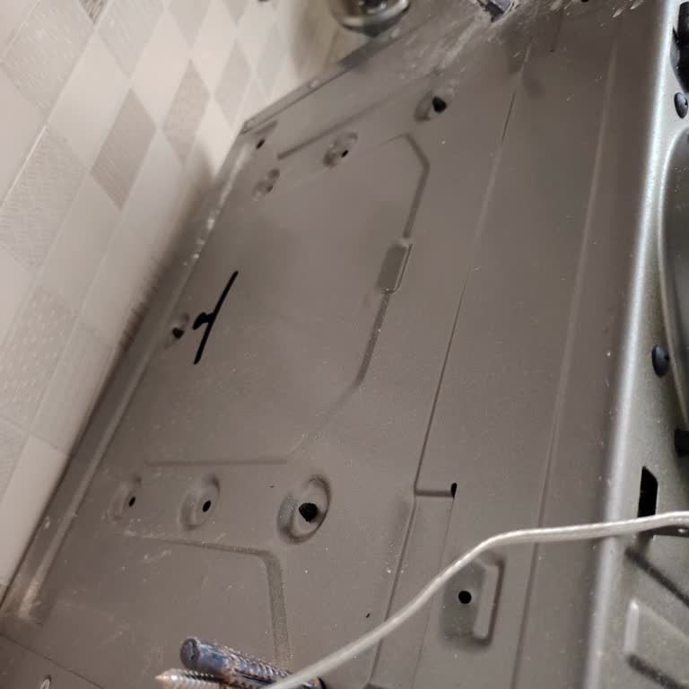 Arçelik Davlumbaz Montaj Hatası Nedeniyle Düşerek Kırıldı, Garanti Süresi Dışı Sorumluluk Reddedildi