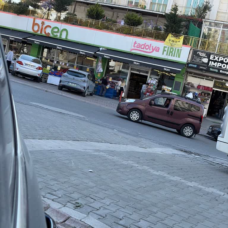Biçen Market Kasiyerinden Kaba Tavır
