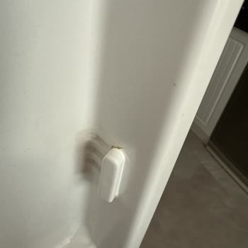 Vestel Buzdolabının Kapak Rafı Kırıldı, Ücretsiz Değişim Talebi